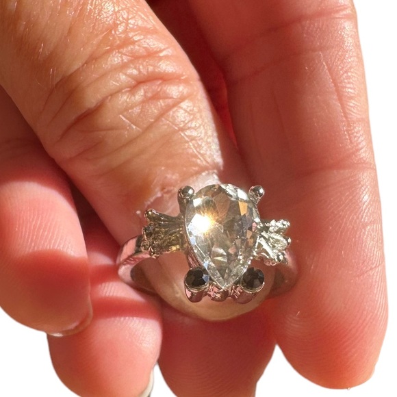 Silver Gemstone Frog Design Ring - Picture 9 of 9